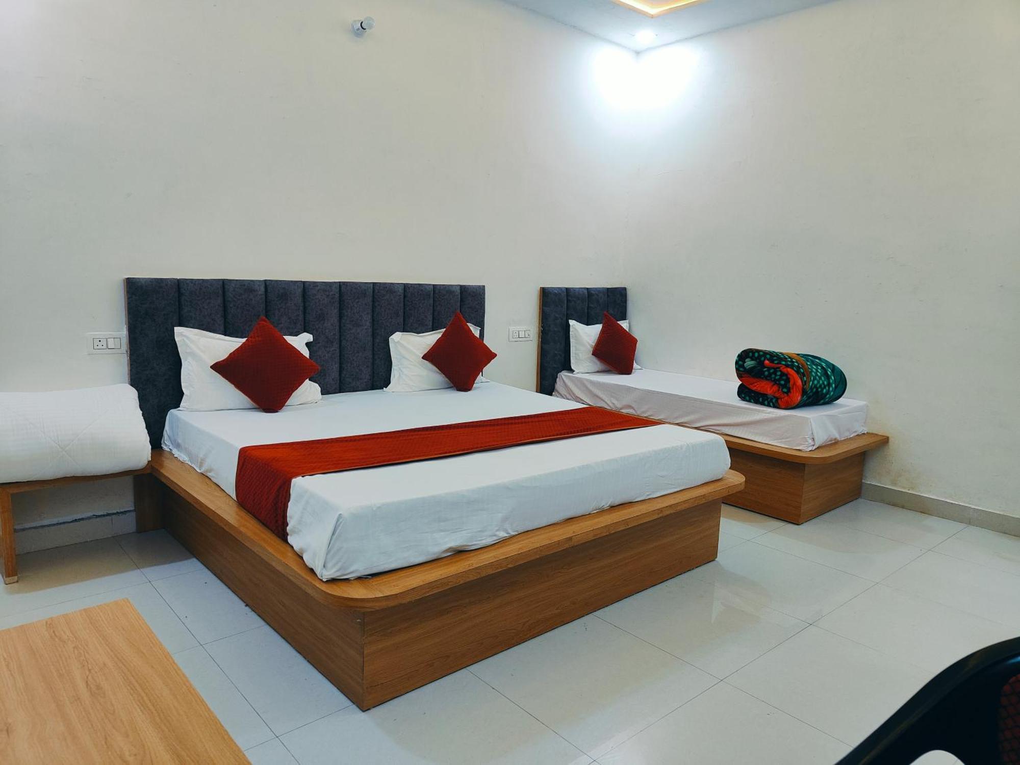 Ganga Palace -near Prem Mandir Hotel