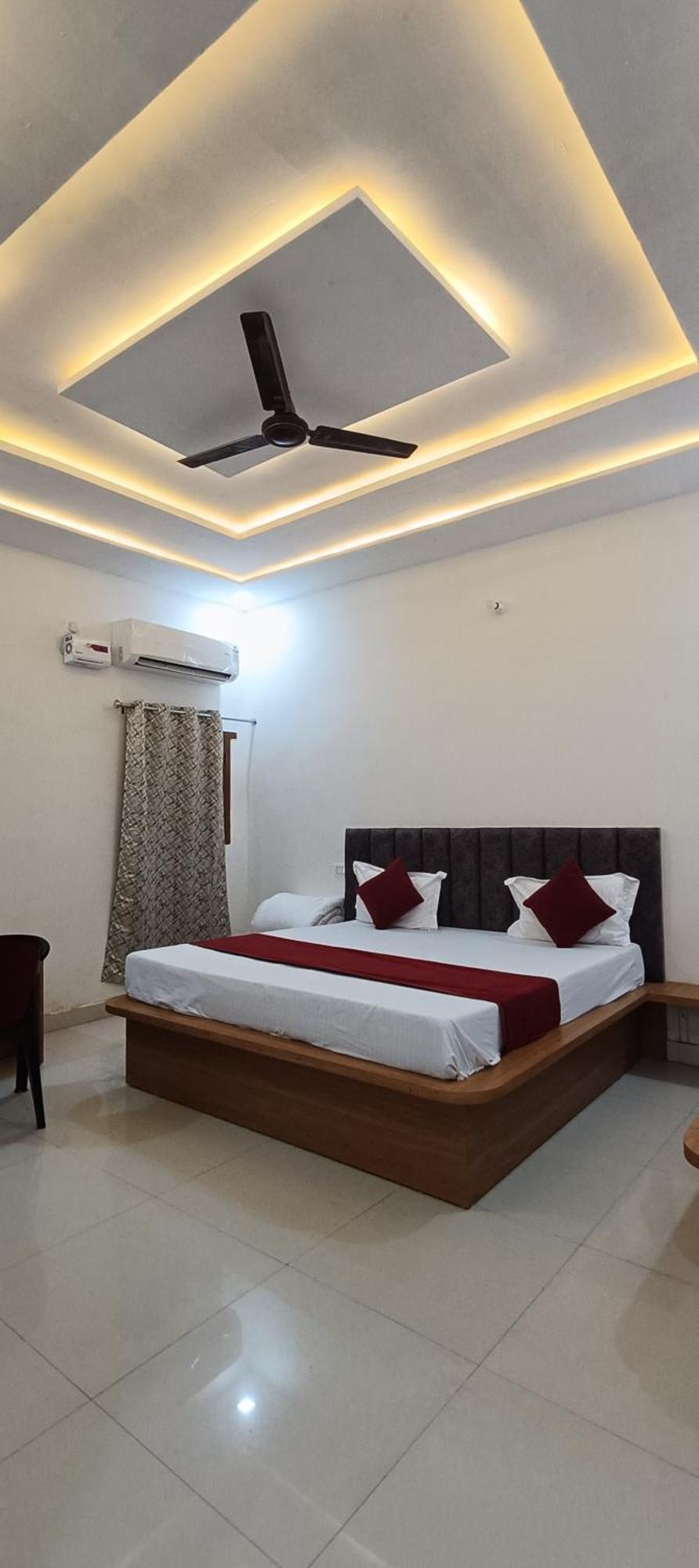 Ganga Palace -near Prem Mandir 3*